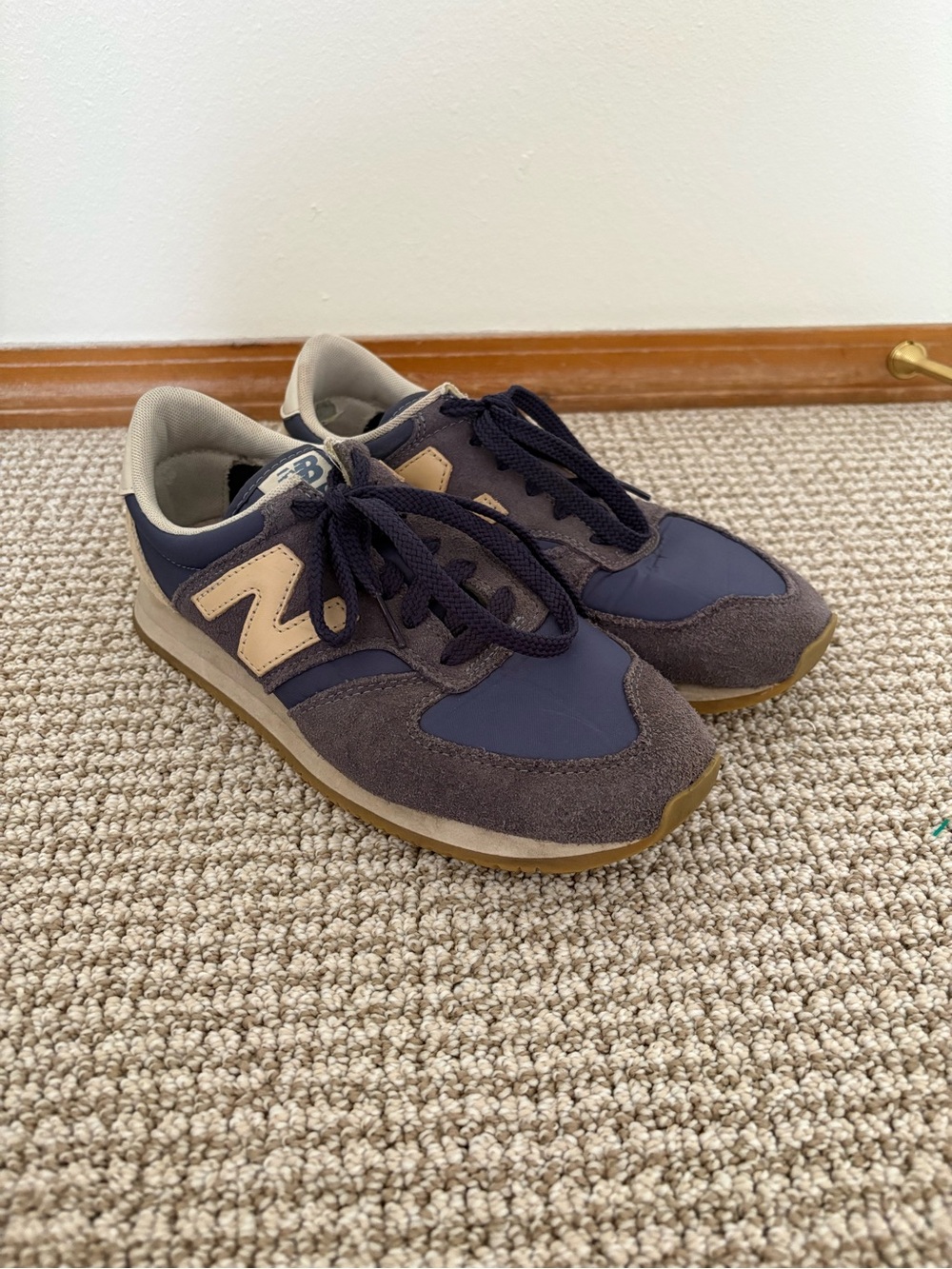 New Balance 420 Women Navy Blue Retro Runner Sneakers 8.5